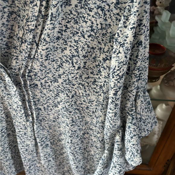 Vince Camuto Pintuck Popover Blouse EUC Size Small - Picture 5 of 5